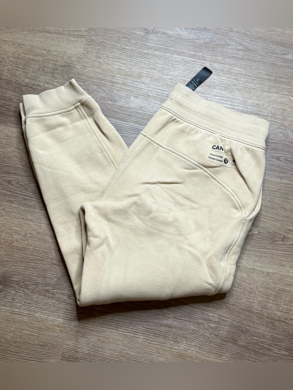 Lululemon Scuba Joggers *Team Canada